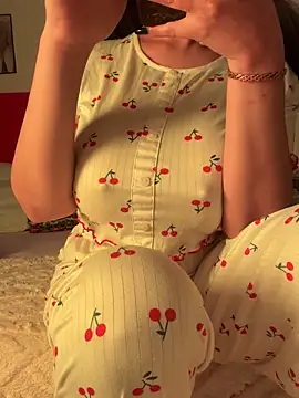 Snapshot of OnlyRima chatting on November 27, 2025, 9:48 pm OnlyRima online show from November 27, 2025, 9:48 pm