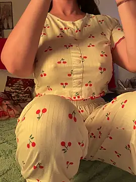 Snapshot of OnlyRima chatting on December 1, 2025, 11:55 am OnlyRima online show from December 1, 2025, 11:55 am