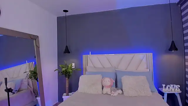 NaishaFord 1 online show from April 10, 2026, 6:31 am