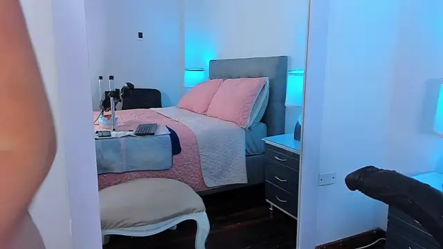 Snapshot of AdeleJhones chatting on February 17, 2026, 12:46 pm AdeleJhones online show from February 17, 2026, 12:46 pm