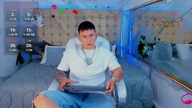 Thomas moon online show from October 26, 2025, 1:44 pm