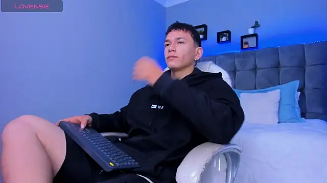 Thomas moon online show from December 5, 2025, 12:59 pm