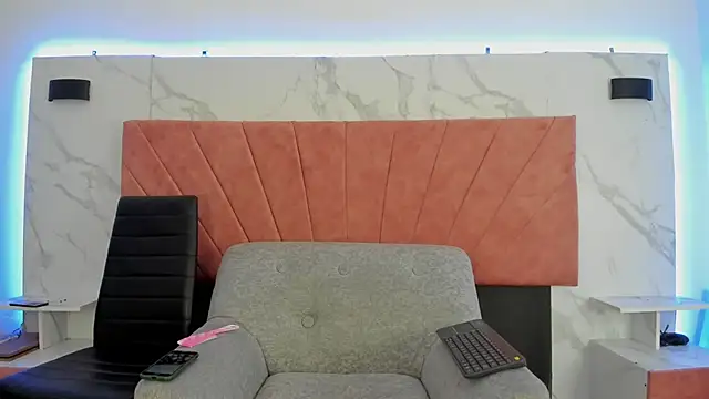 HellAndDante  online show from December 16, 2025, 5:17 pm