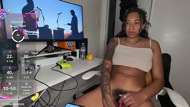 onlystrings online show from April 21, 2026, 7:15 am