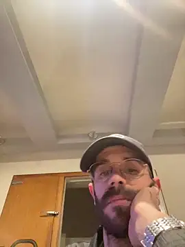 Snapshot of lolo7121 chatting on February 28, 2026, 11:04 pm lolo7121 online show from February 28, 2026, 11:04 pm