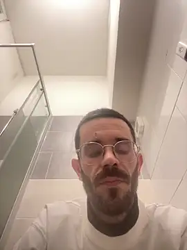 Snapshot of lolo7121 chatting on April 3, 2026, 11:33 pm lolo7121 online show from April 3, 2026, 11:33 pm