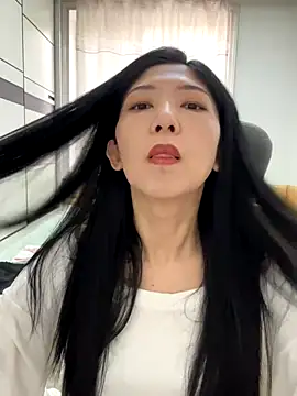 xiaoxianerw online show from December 1, 2025, 6:47 am