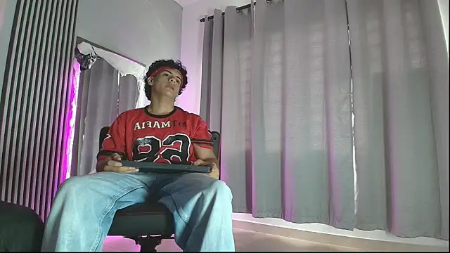 Snapshot of mikey_banji chatting on October 10, 2025, 12:39 pm mikey banji online show from October 10, 2025, 12:39 pm