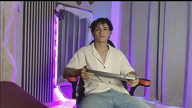 Snapshot of mikey_banji chatting on October 16, 2025, 12:13 pm mikey banji online show from October 16, 2025, 12:13 pm