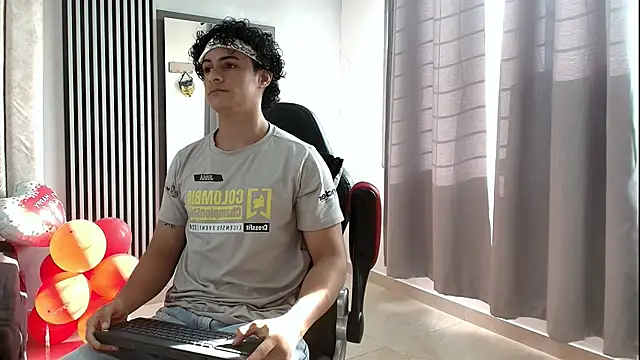 Snapshot of mikey_banji chatting on September 22, 2025, 12:33 pm mikey banji online show from September 22, 2025, 12:33 pm