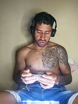 Snapshot of Alexsexygamer chatting on November 14, 2025, 12:14 am Alexsexygamer online show from November 14, 2025, 12:14 am