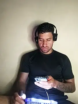 Snapshot of Alexsexygamer chatting on November 6, 2025, 12:36 am Alexsexygamer online show from November 6, 2025, 12:36 am