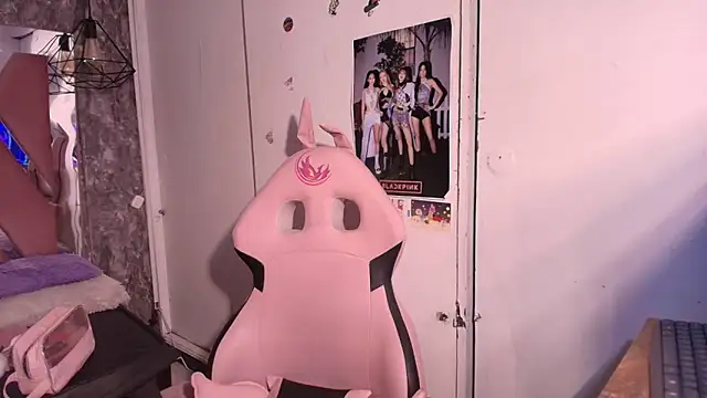 Terraelowen online show from October 7, 2025, 11:44 am