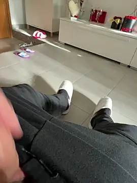 Snapshot of bomber99999 chatting on November 7, 2025, 2:32 pm bomber99999 online show from November 7, 2025, 2:32 pm