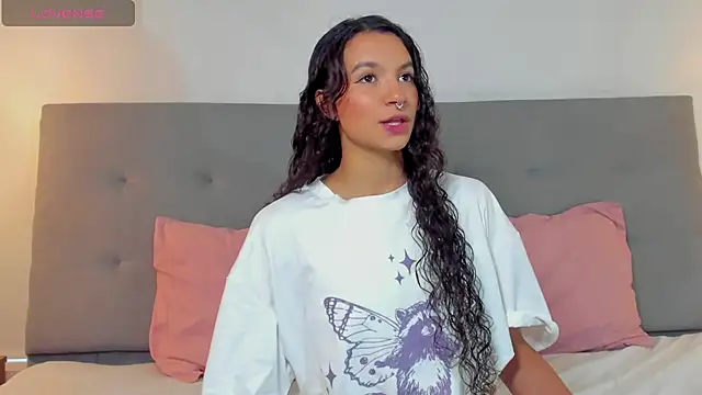 Luna Claire online show from November 17, 2025, 4:22 pm