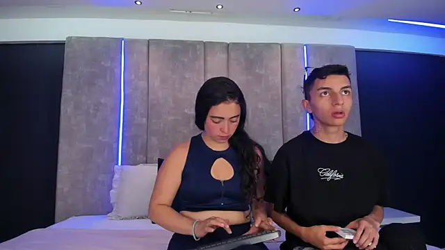 Snapshot of NickandAbby_ chatting on April 20, 2026, 7:15 pm NickandAbby online show from April 20, 2026, 7:15 pm