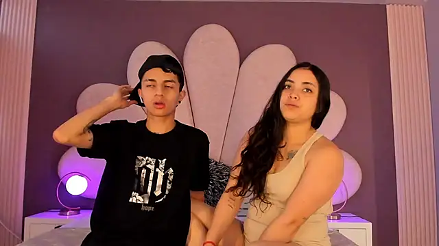 NickandAbby  online show from November 22, 2025, 11:42 am