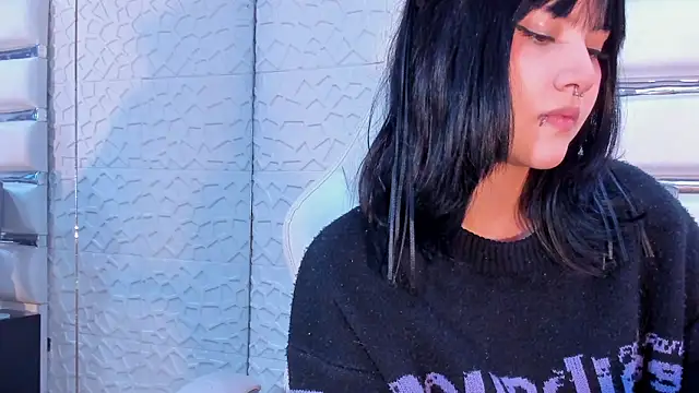 Snapshot of TatiLee chatting on December 22, 2025, 12:49 pm TatiLee online show from December 22, 2025, 12:49 pm