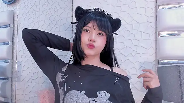 Snapshot of TatiLee chatting on February 10, 2026, 2:16 pm TatiLee online show from February 10, 2026, 2:16 pm