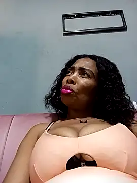 Snapshot of SEXYMOANSXX chatting on April 1, 2026, 11:22 am SEXYMOANSXX online show from April 1, 2026, 11:22 am