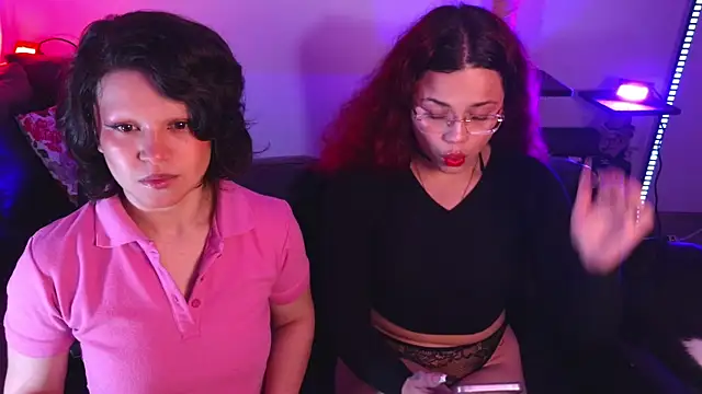 marsearth22  online show from April 7, 2026, 3:19 am