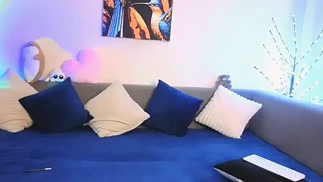 Snapshot of Bella_Hillss chatting on March 17, 2026, 8:01 pm Bella Hillss online show from March 17, 2026, 8:01 pm