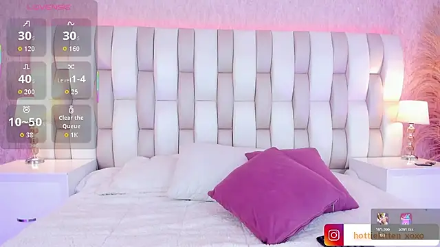 Viollet xoxo online show from February 5, 2026, 7:32 pm