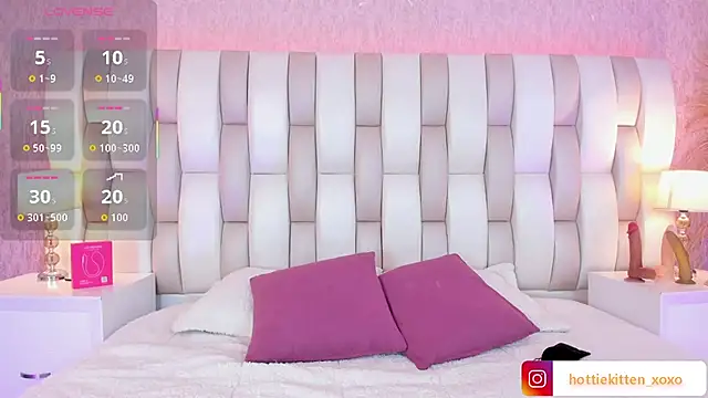 Viollet xoxo online show from February 2, 2026, 7:46 pm