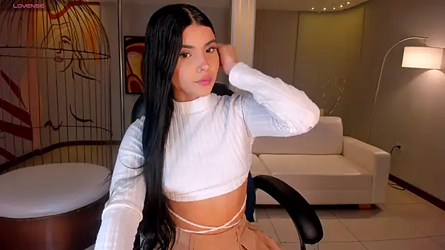 Snapshot of MiaLaurence chatting on January 9, 2026, 7:21 pm MiaLaurence online show from January 9, 2026, 7:21 pm