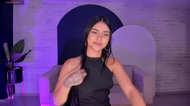 Snapshot of MiaLaurence chatting on February 13, 2026, 7:25 pm MiaLaurence online show from February 13, 2026, 7:25 pm