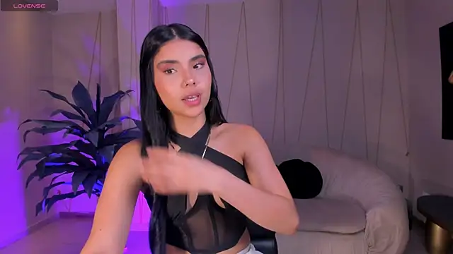 Snapshot of MiaLaurence chatting on November 3, 2025, 11:58 am MiaLaurence online show from November 3, 2025, 11:58 am