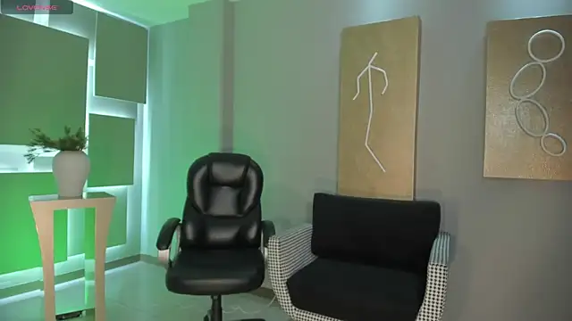 Snapshot of MiaLaurence chatting on November 12, 2025, 7:29 pm MiaLaurence online show from November 12, 2025, 7:29 pm