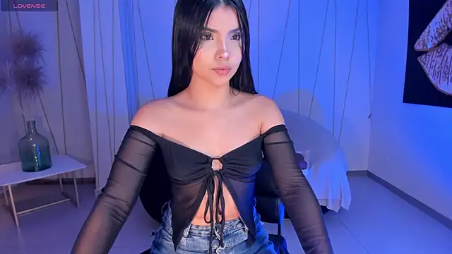 Snapshot of MiaLaurence chatting on March 22, 2026, 12:40 pm MiaLaurence online show from March 22, 2026, 12:40 pm