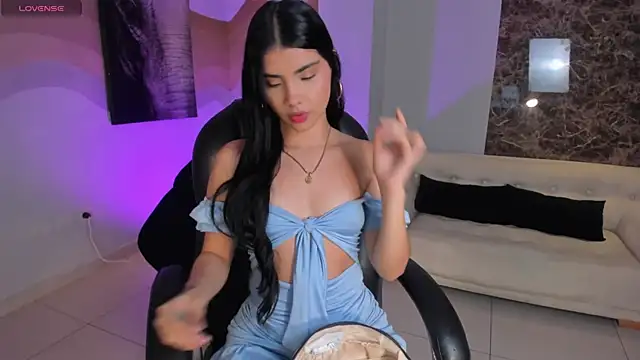 Snapshot of MiaLaurence chatting on November 26, 2025, 7:14 pm MiaLaurence online show from November 26, 2025, 7:14 pm