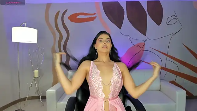 Snapshot of MiaLaurence chatting on April 10, 2026, 8:38 pm MiaLaurence online show from April 10, 2026, 8:38 pm