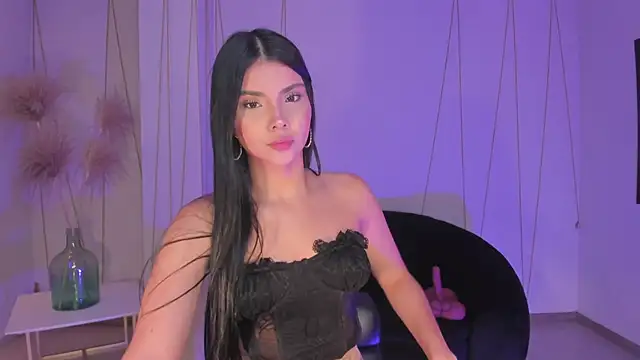 Snapshot of MiaLaurence chatting on March 1, 2026, 11:32 am MiaLaurence online show from March 1, 2026, 11:32 am