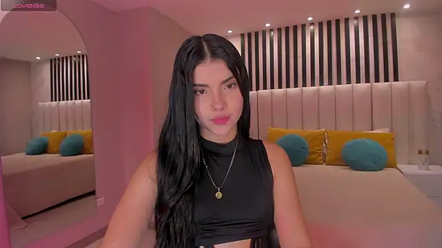 Snapshot of MiaLaurence chatting on December 14, 2025, 11:38 am MiaLaurence online show from December 14, 2025, 11:38 am