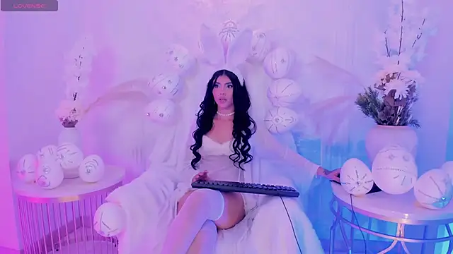 Snapshot of MiaLaurence chatting on April 6, 2026, 9:16 pm MiaLaurence online show from April 6, 2026, 9:16 pm