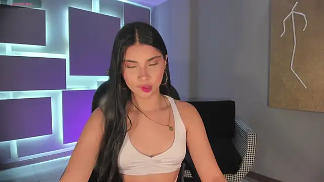 Snapshot of MiaLaurence chatting on November 14, 2025, 7:28 pm MiaLaurence online show from November 14, 2025, 7:28 pm