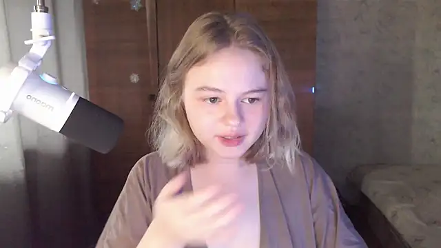 Snapshot of SlipperSherry chatting on October 2, 2025, 9:45 am SlipperSherry online show from October 2, 2025, 9:45 am