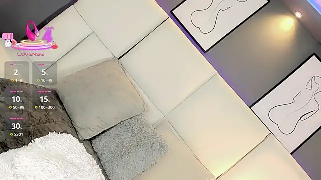 Valeriasmiithh online show from December 16, 2025, 8:24 pm