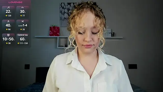 Julliakoill online show from December 14, 2025, 8:42 am