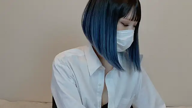 sarina at online show from November 11, 2025, 9:26 am