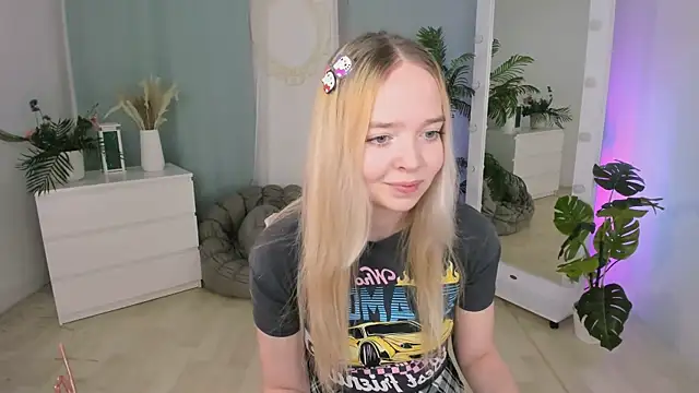 Snapshot of BellaMontgomery chatting on December 3, 2025, 10:53 pm BellaMontgomery online show from December 3, 2025, 10:53 pm