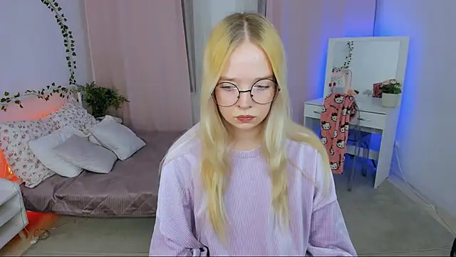 Snapshot of BellaMontgomery chatting on November 14, 2025, 9:51 pm BellaMontgomery online show from November 14, 2025, 9:51 pm