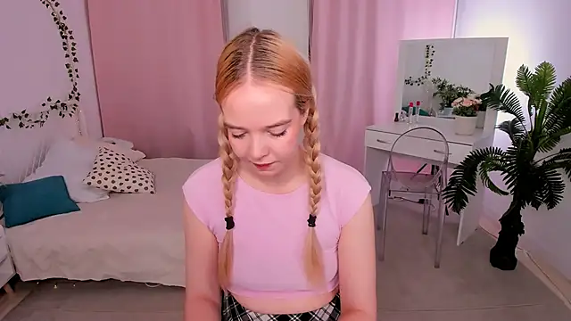 Snapshot of BellaMontgomery chatting on October 10, 2025, 9:26 pm BellaMontgomery online show from October 10, 2025, 9:26 pm