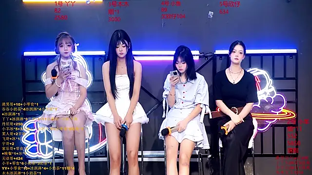 EYgirl222 online show from September 25, 2025, 8:20 am