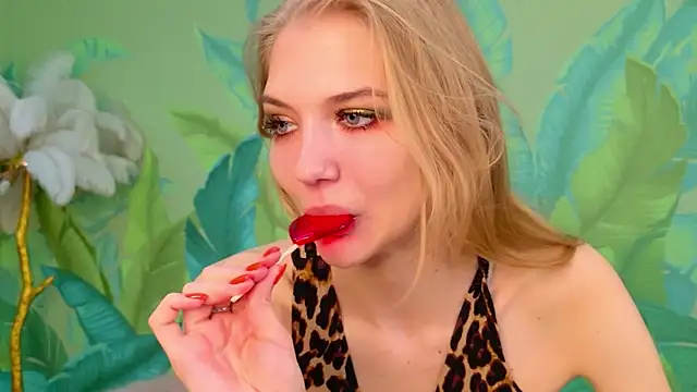 4example Chloe online show from April 9, 2026, 6:19 am