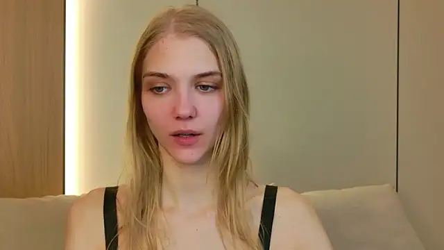 4example Chloe online show from March 19, 2026, 10:37 am