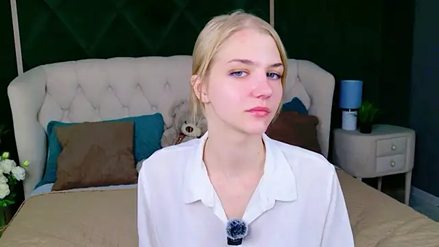 Snapshot of 4example_Chloe chatting on June 26, 2026, 5:35 am 4example Chloe online show from June 26, 2026, 5:35 am